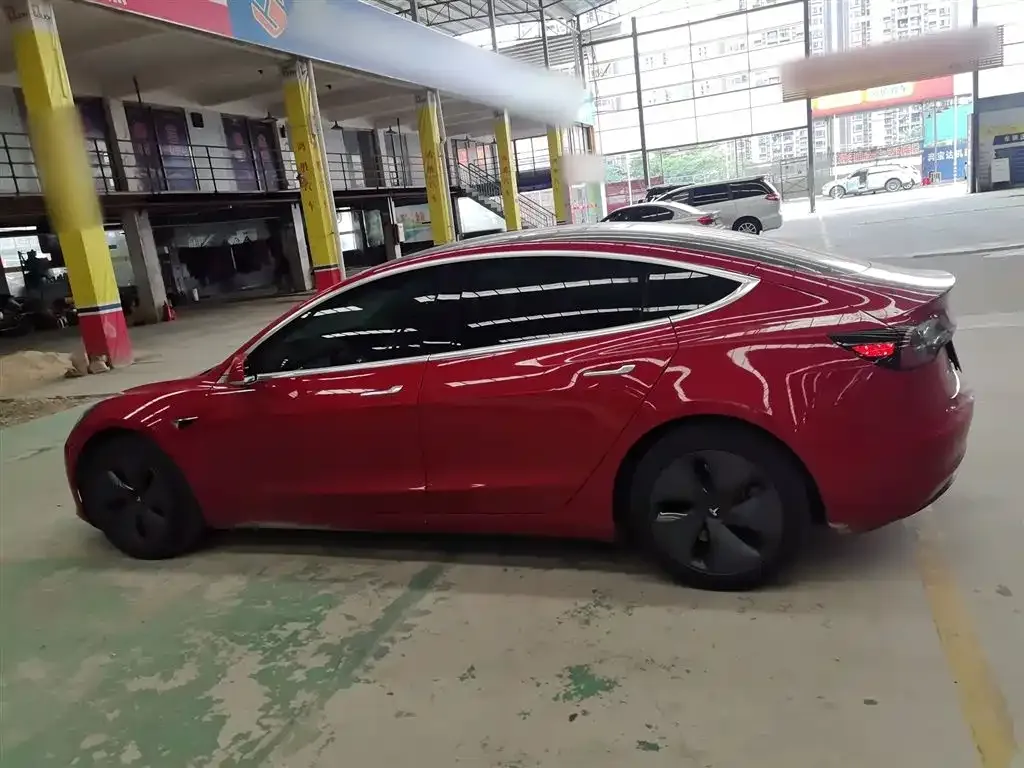 Tesla Model 3 — фото 5