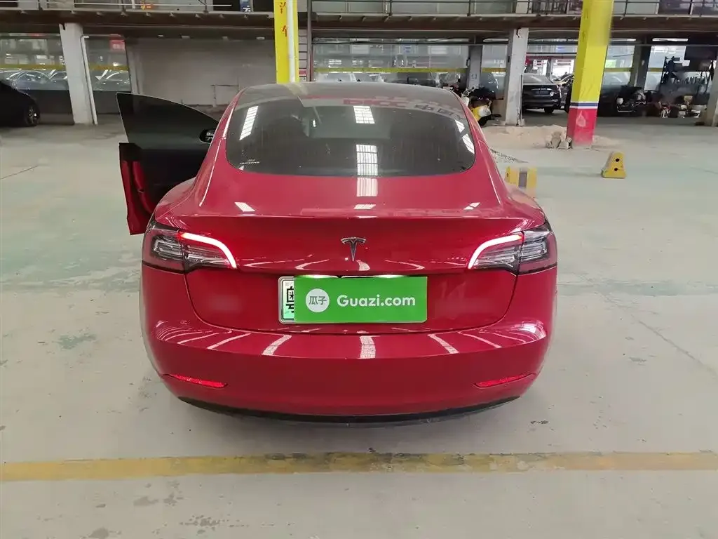 Tesla Model 3 — фото 9
