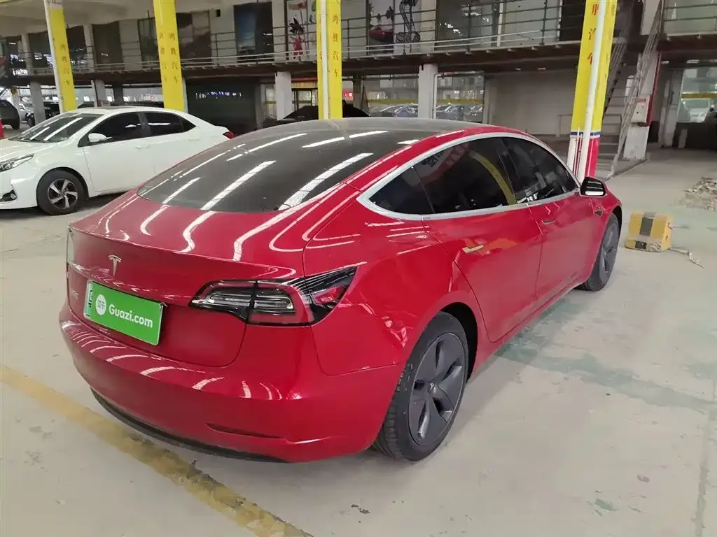 Tesla Model 3 — фото 3