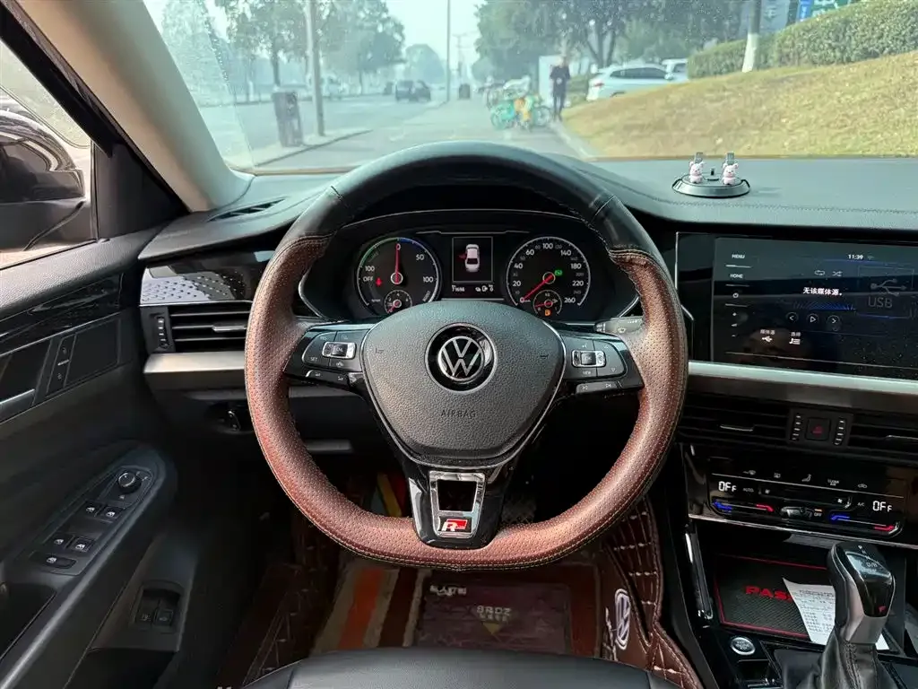 Volkswagen Passat New Energy — фото 6