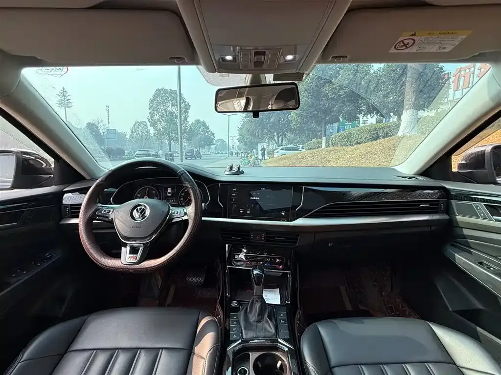 Volkswagen Passat New Energy — фото 2