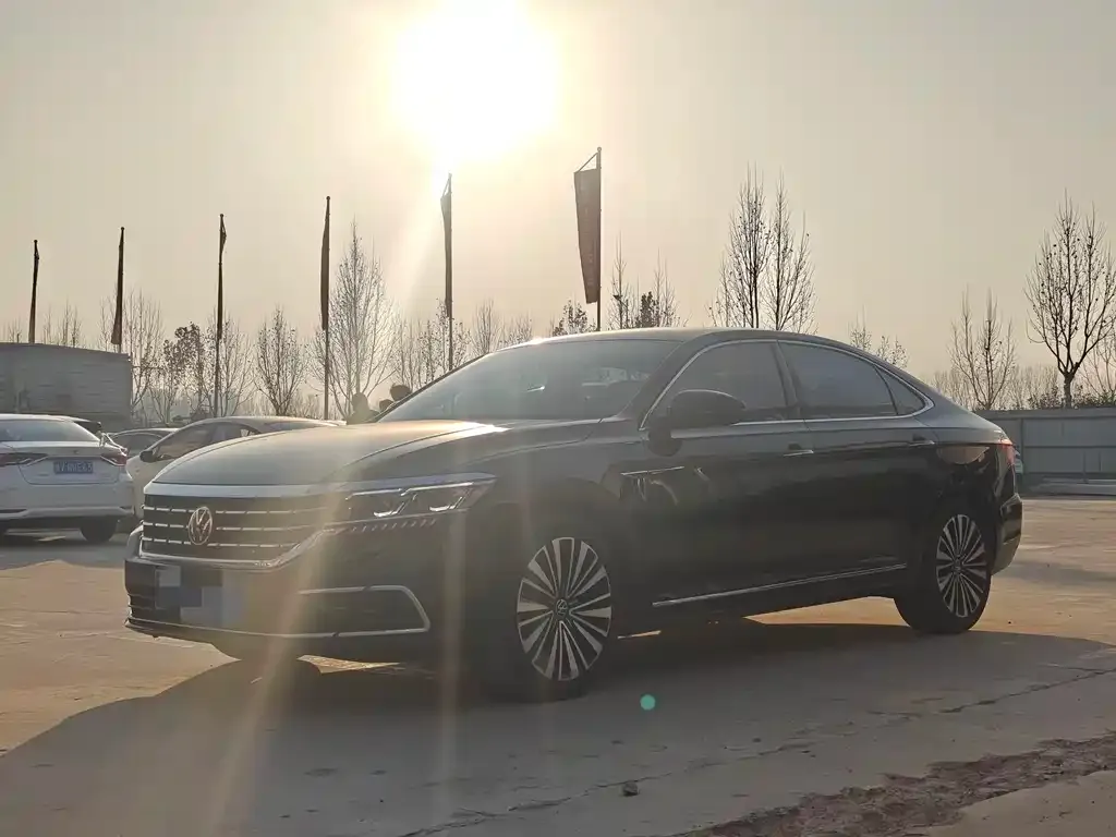 Volkswagen Passat — фото 1