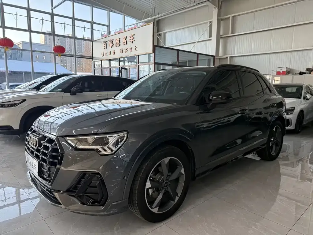 Audi Q3 — фото 1