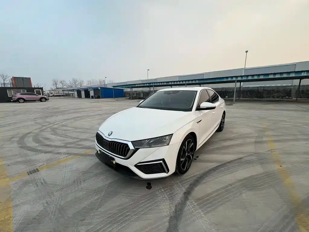 Skoda Octavia — фото 1