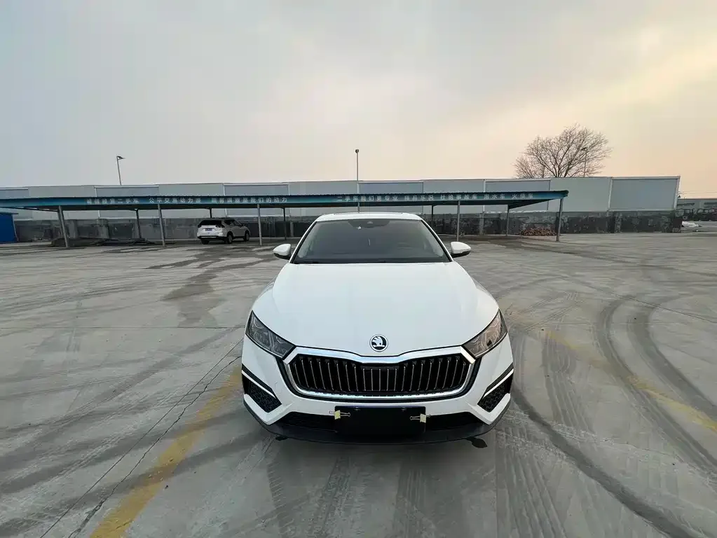 Skoda Octavia — фото 2
