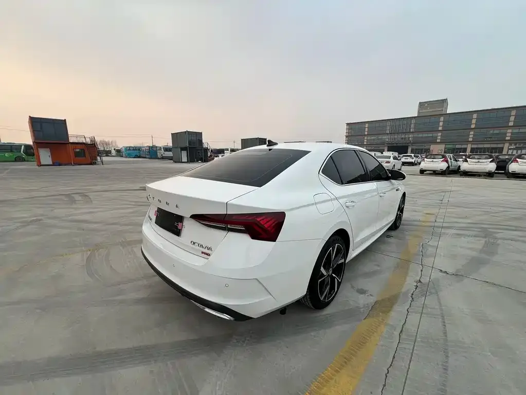 Skoda Octavia — фото 4