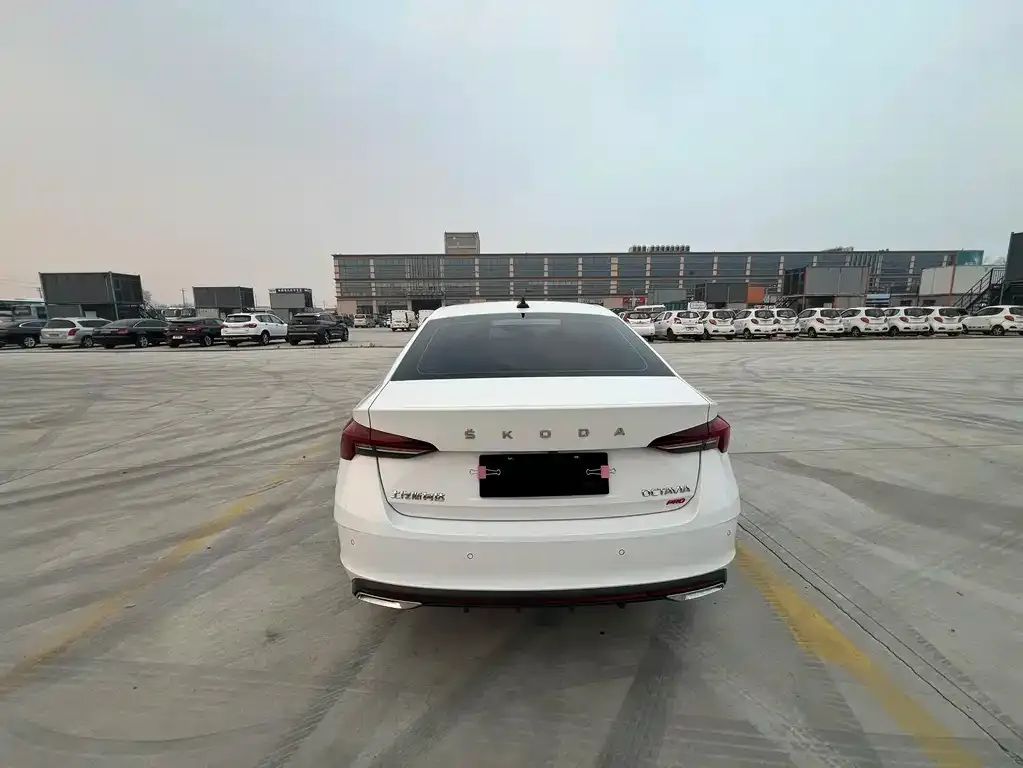 Skoda Octavia — фото 5
