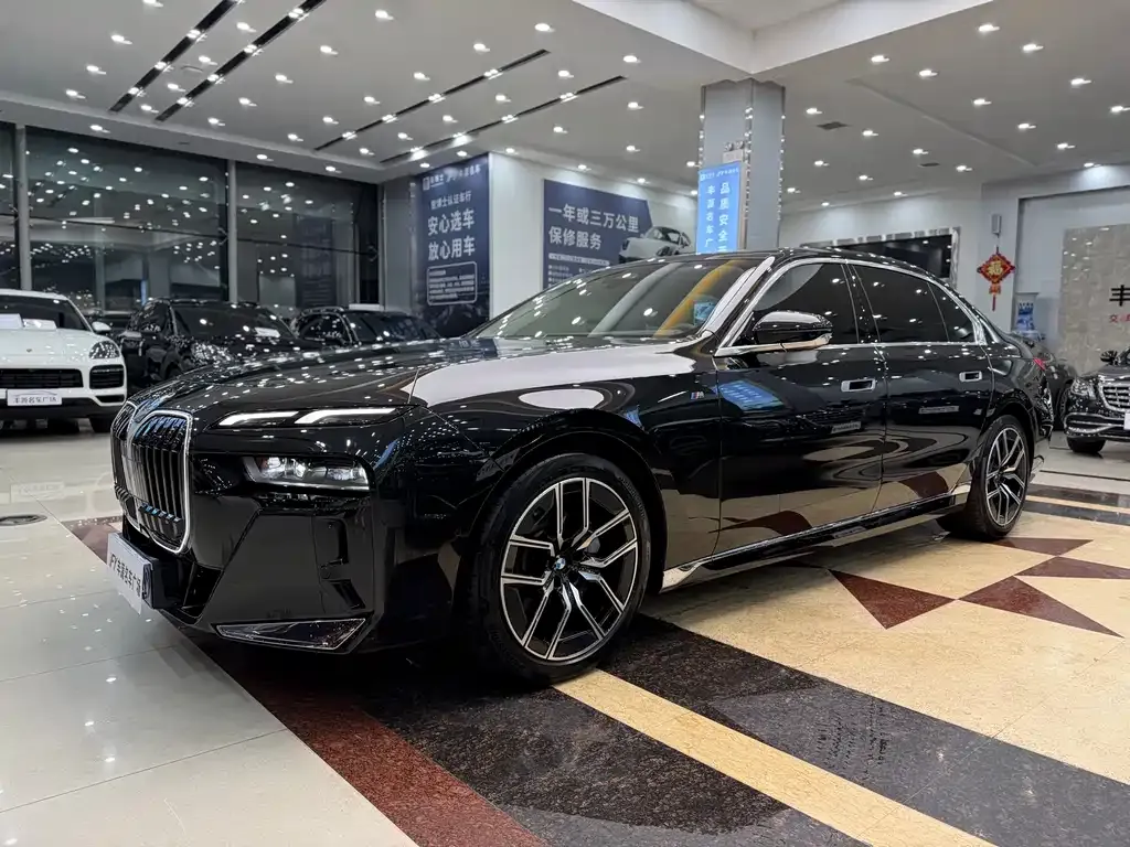 BMW 7 Series — фото 1