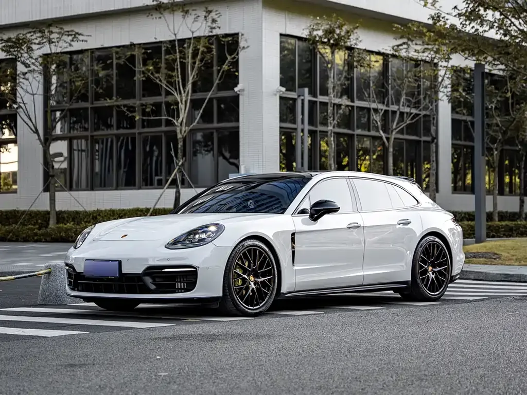 Porsche Panamera — фото 1
