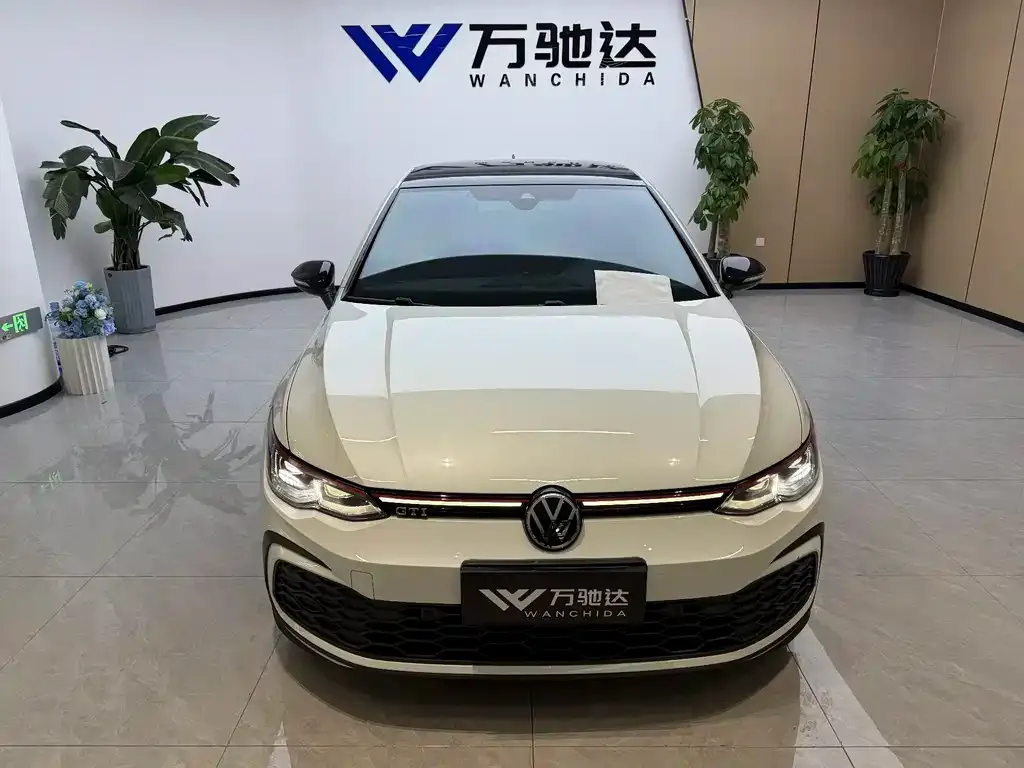 Volkswagen Golf GTI — фото 1