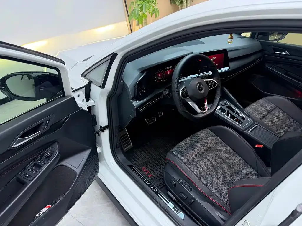 Volkswagen Golf GTI — фото 5