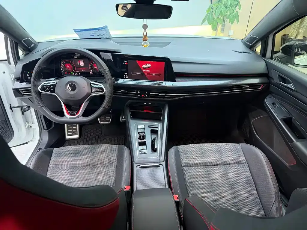 Volkswagen Golf GTI — фото 9