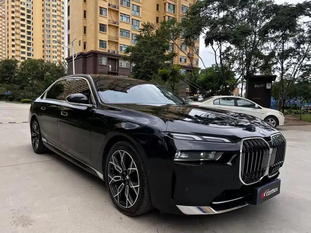 BMW 7 Series — фото 1
