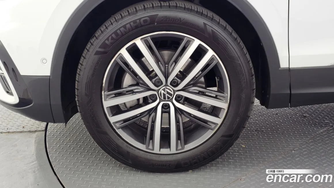 Volkswagen Tiguan — фото 5