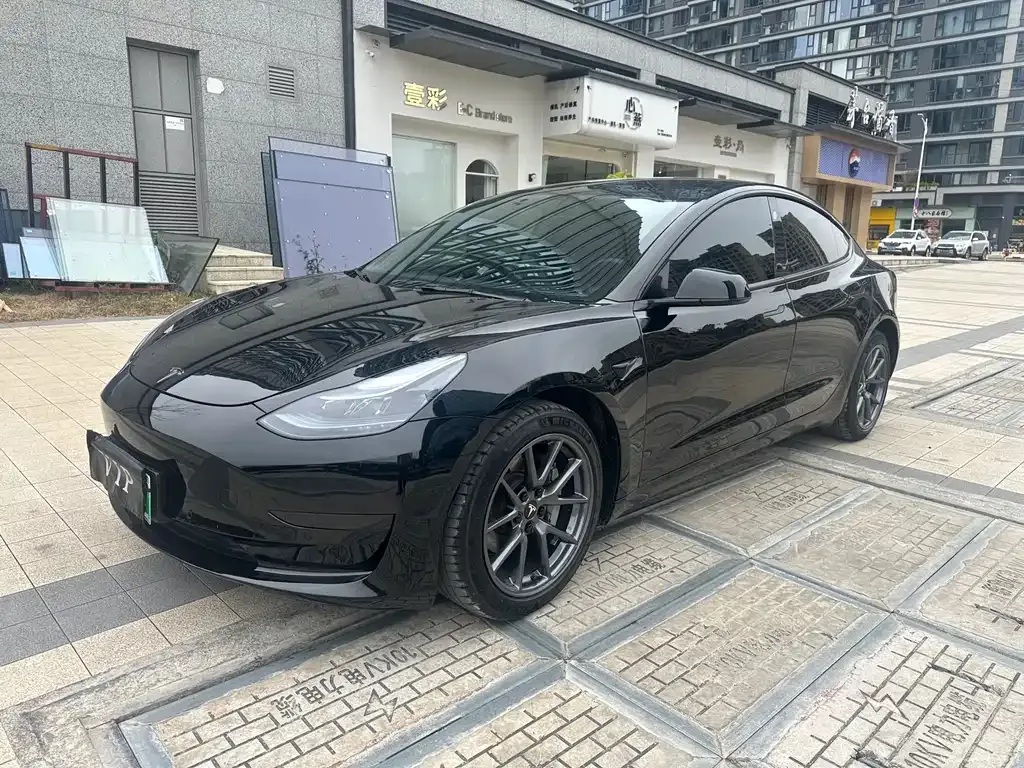 Tesla Model 3 — фото 3