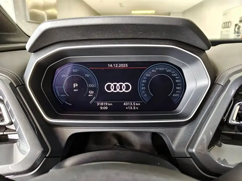 Audi Q4 e-tron — фото 10