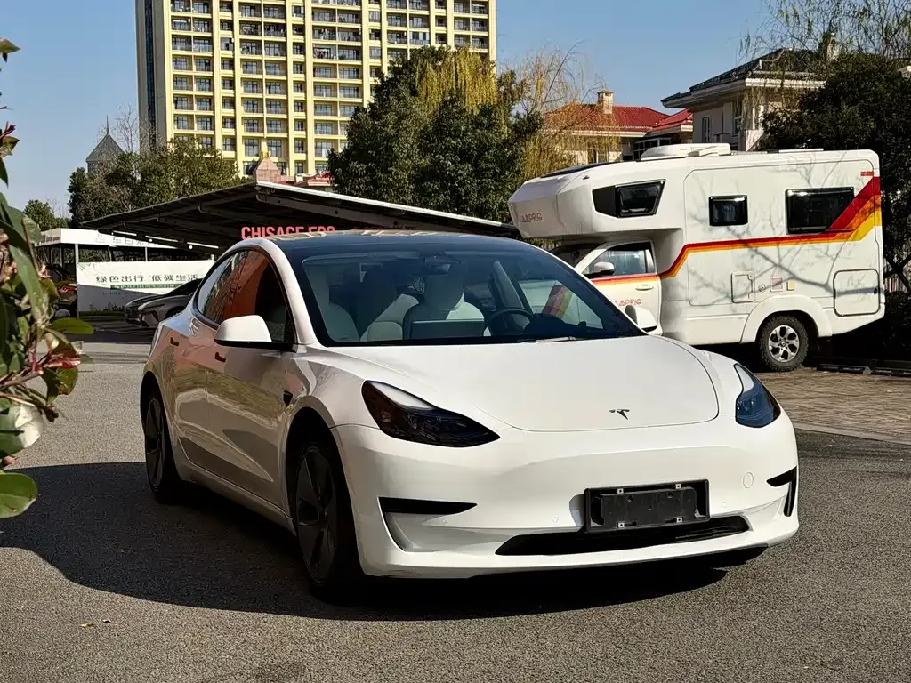 Tesla Model 3 — фото 10