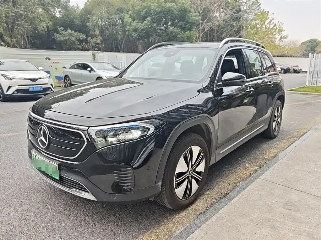 Mercedes-Benz EQB — фото 1