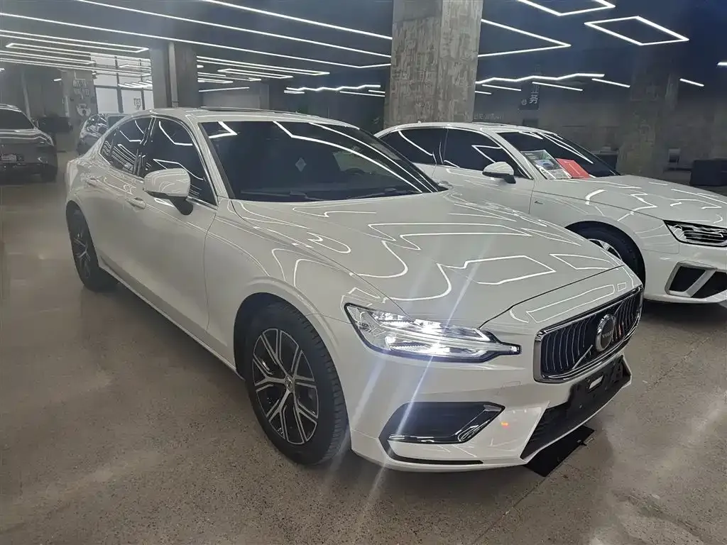 Volvo S60 — фото 4