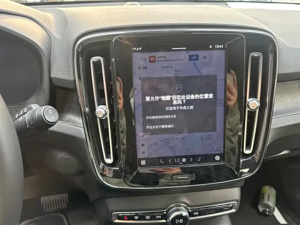 Volvo XC40 NEV — фото 4