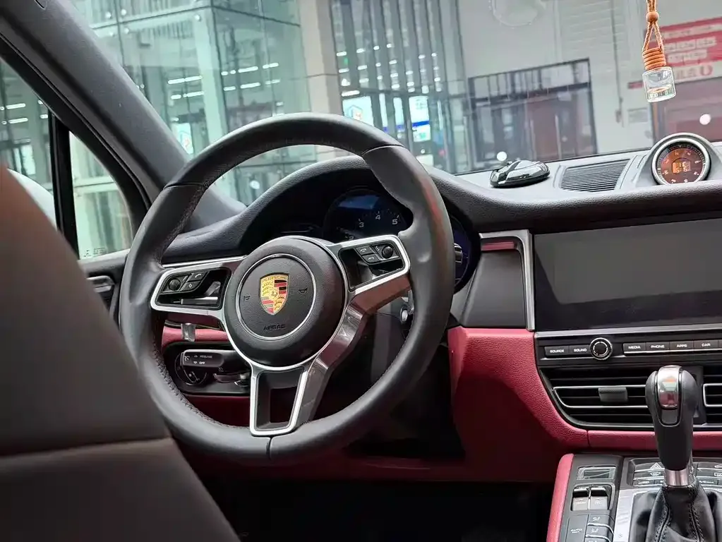 Porsche Macan — фото 10