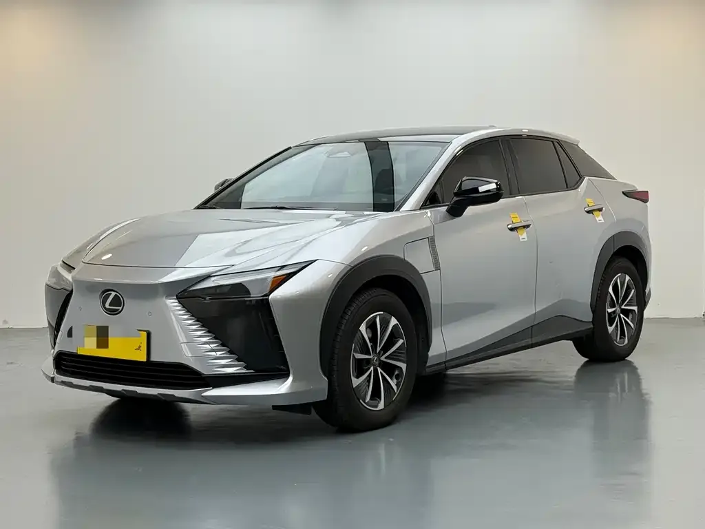 Lexus RZ — фото 1