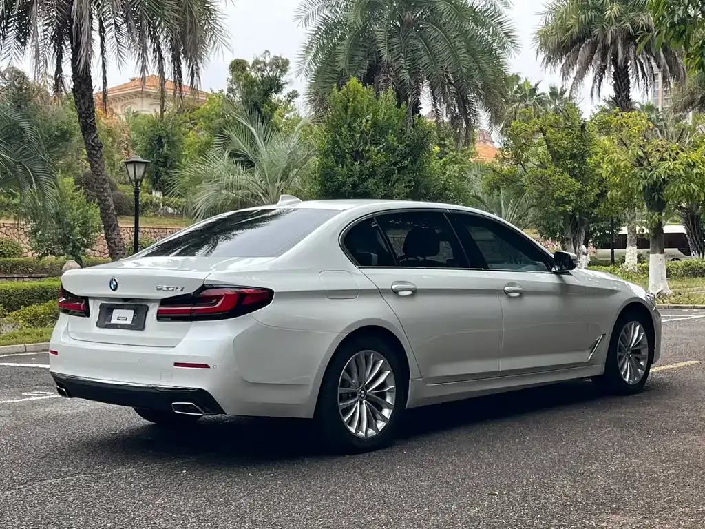 BMW 5 Series — фото 9