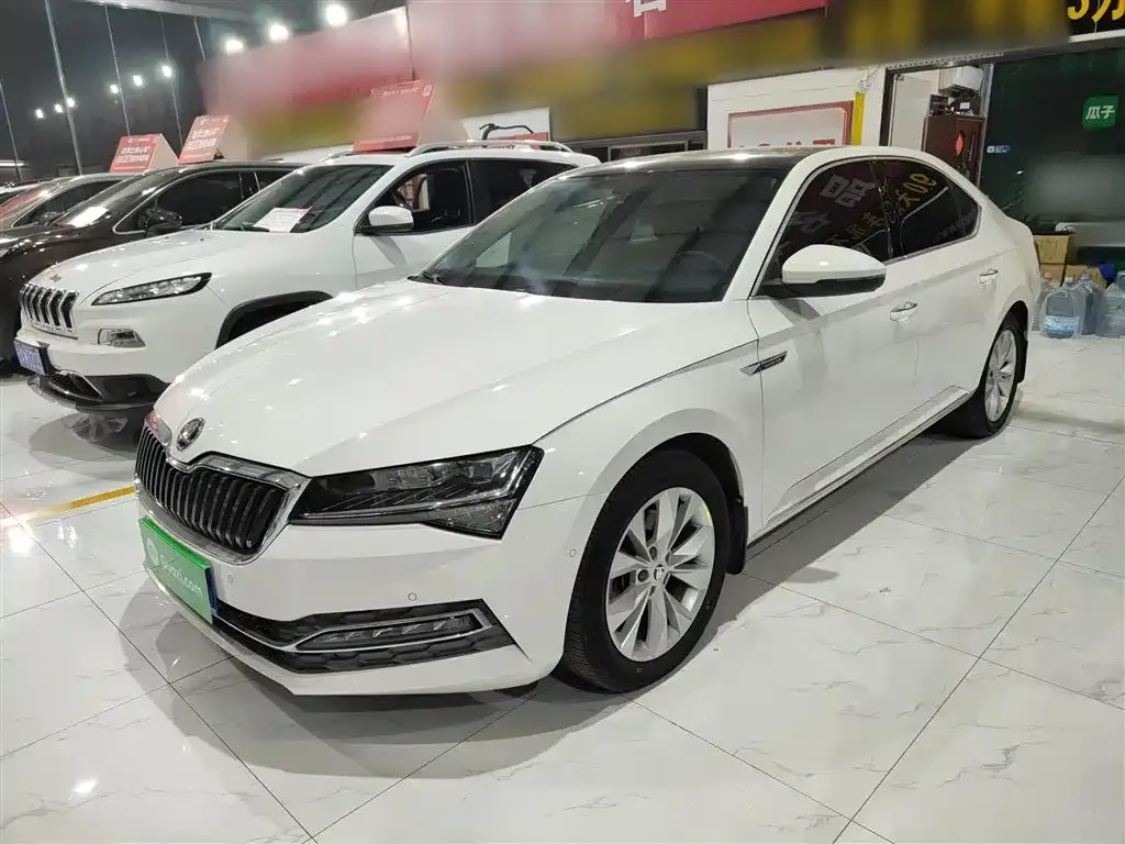 Skoda Superb — фото 1