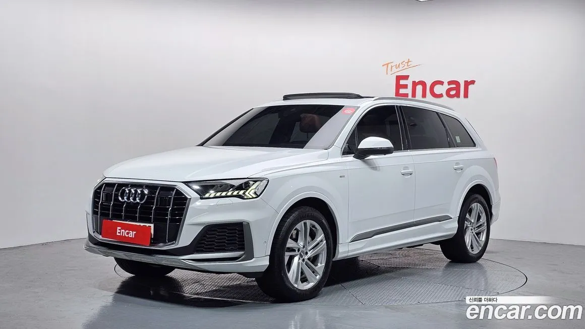 Audi Q7 — фото 1