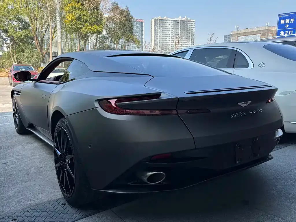 Aston Martin DB11 — фото 2