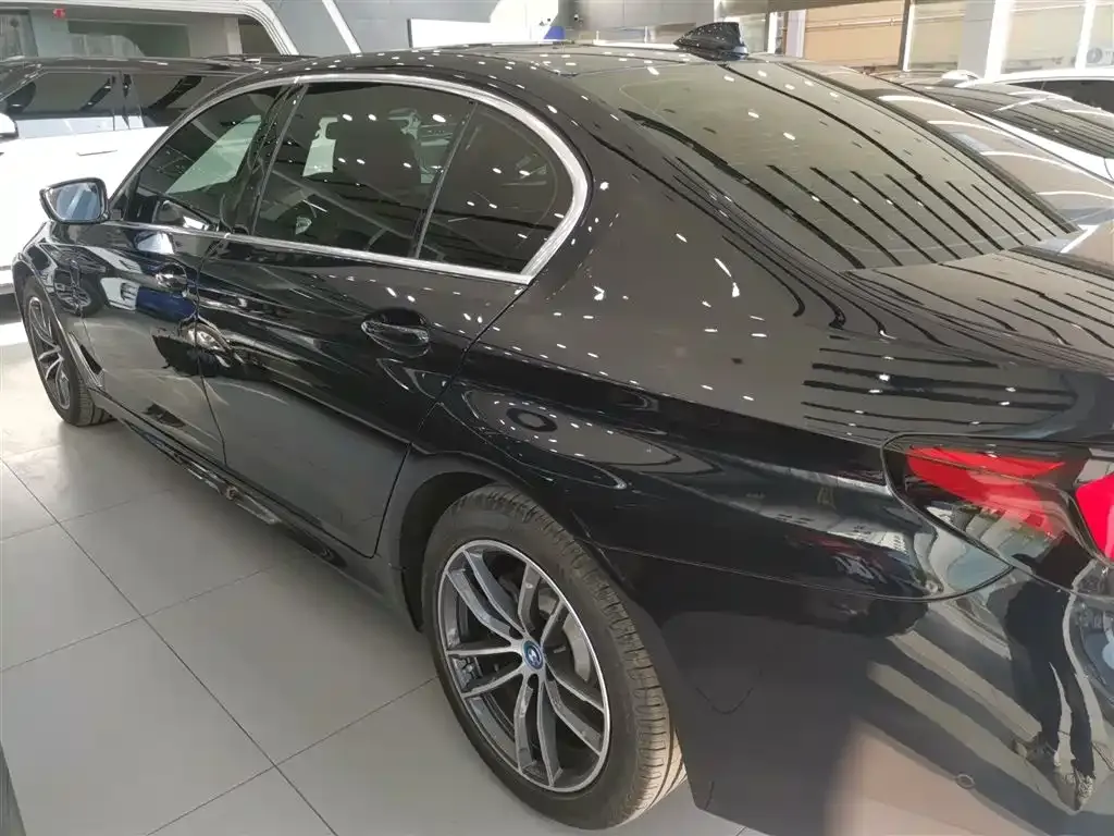 BMW 5 Series New Energy — фото 8