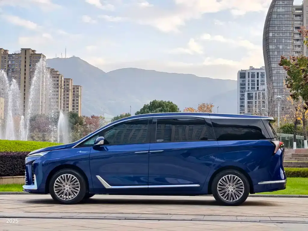 Buick GL8 Hybrid — фото 7