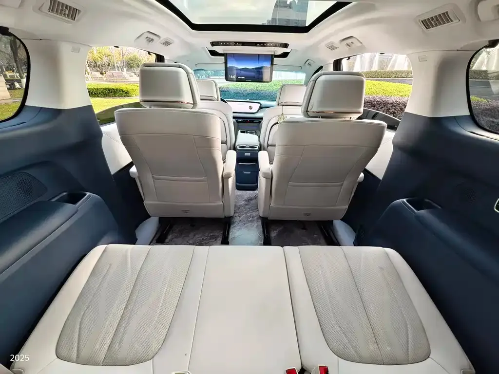 Buick GL8 Hybrid — фото 10