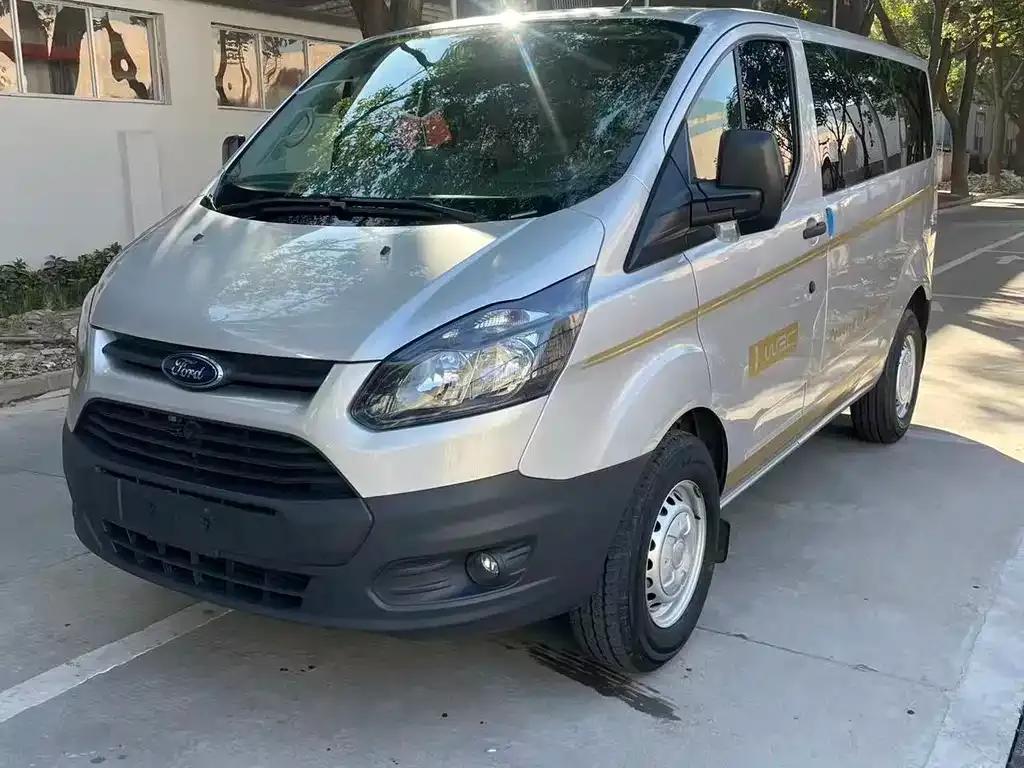 Ford Transit — фото 1