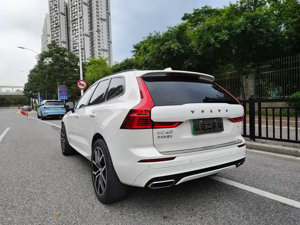 Volvo XC60 PHEV — фото 2