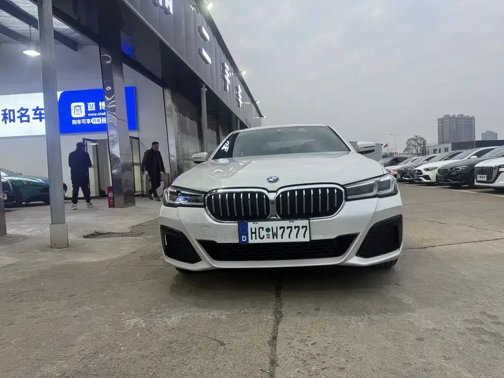 BMW 5 Series — фото 1