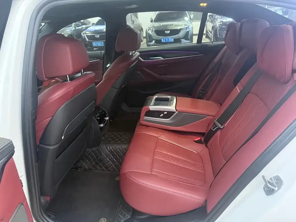 BMW 5 Series — фото 4