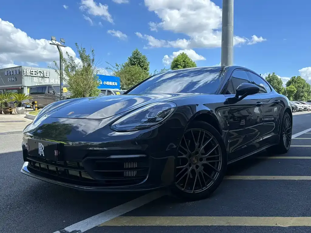 Porsche Panamera — фото 1