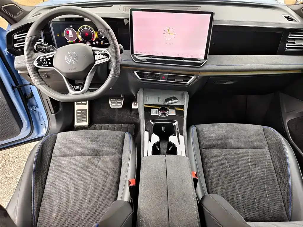 Volkswagen Tiguan L — фото 10