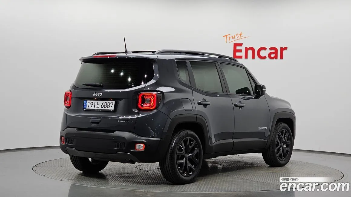 Jeep Renegade — фото 4