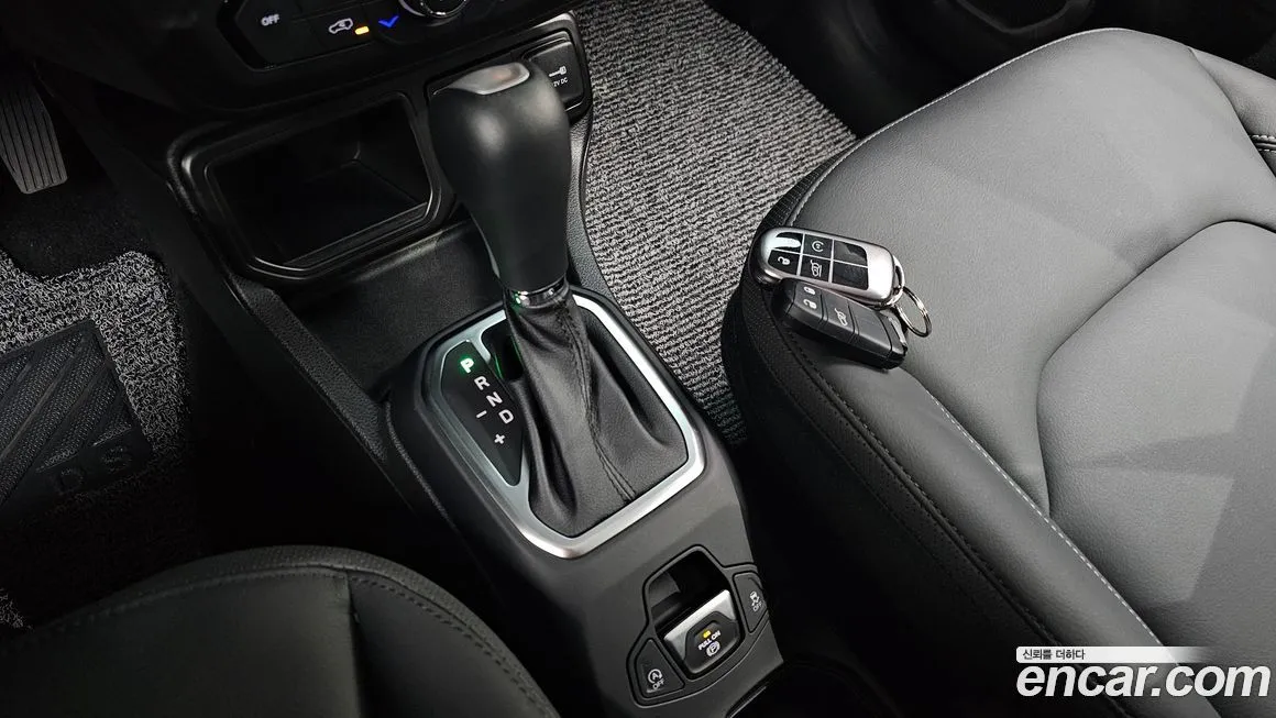 Jeep Renegade — фото 10