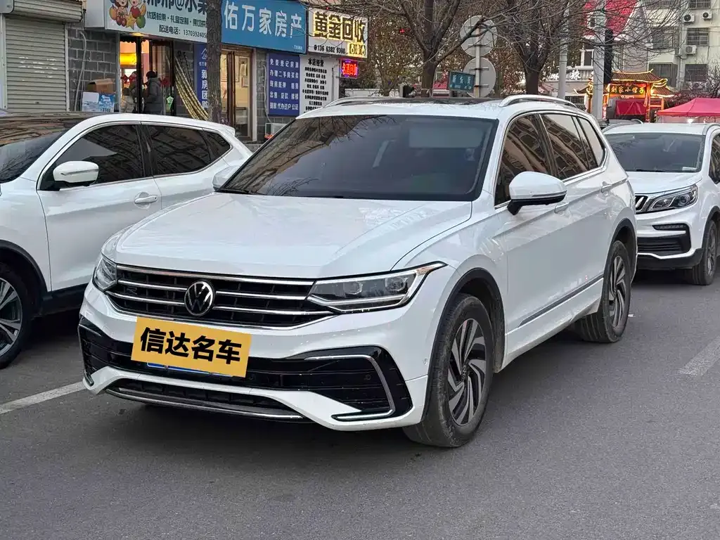 Volkswagen Tiguan L — фото 1