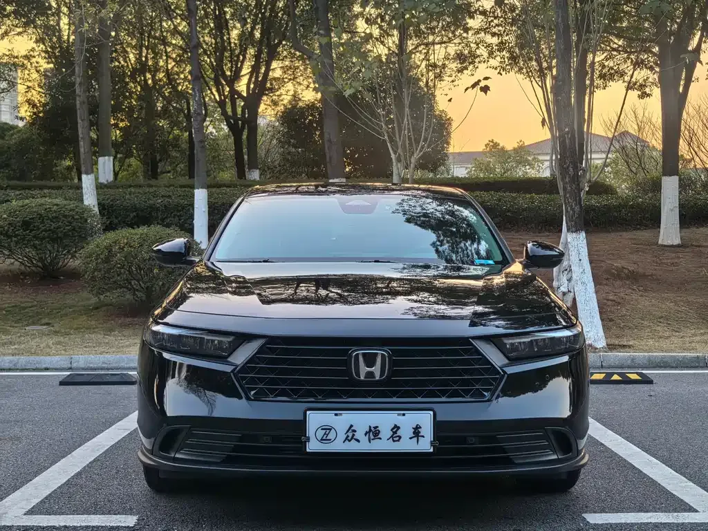 Honda Accord — фото 1