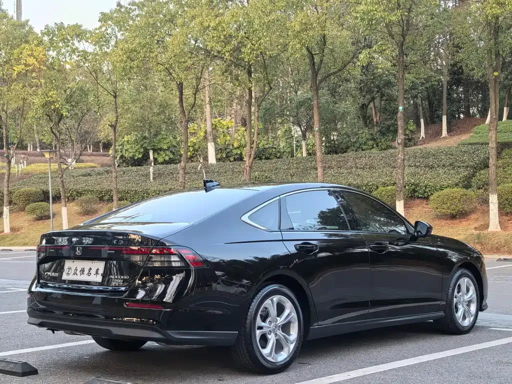 Honda Accord — фото 8
