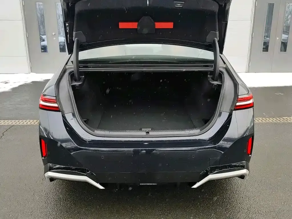 BMW i5 — фото 10