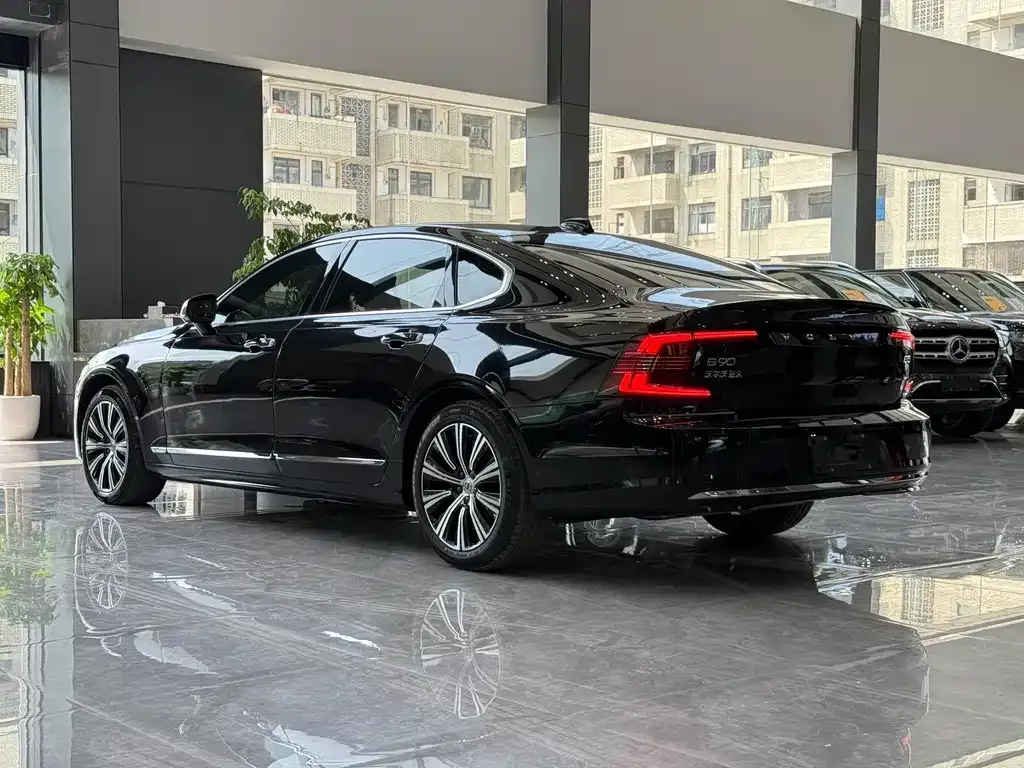 Volvo S90 — фото 4