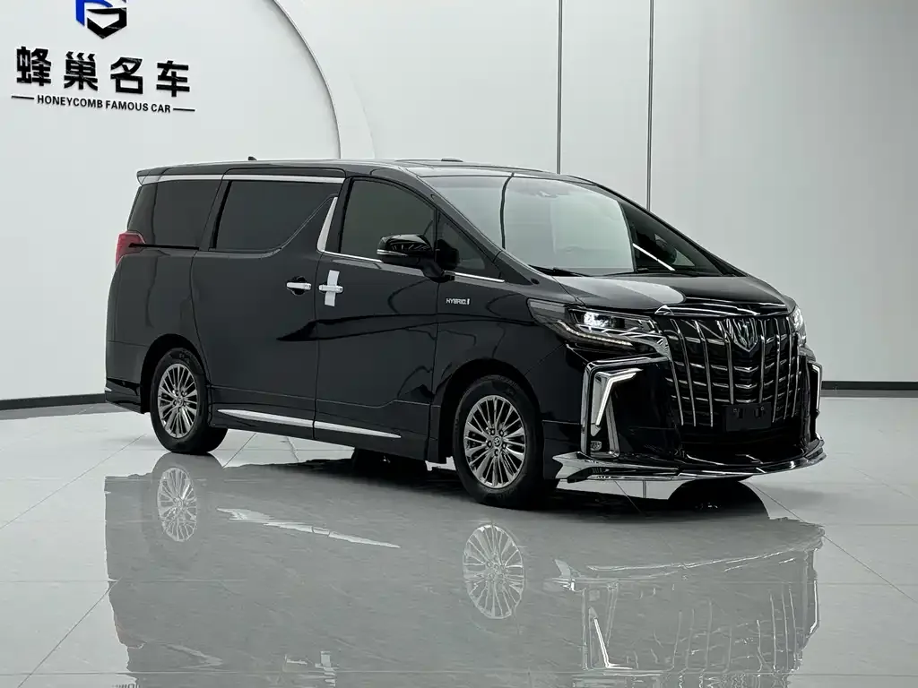 Toyota Alphard — фото 8