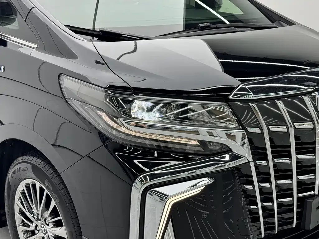 Toyota Alphard — фото 3