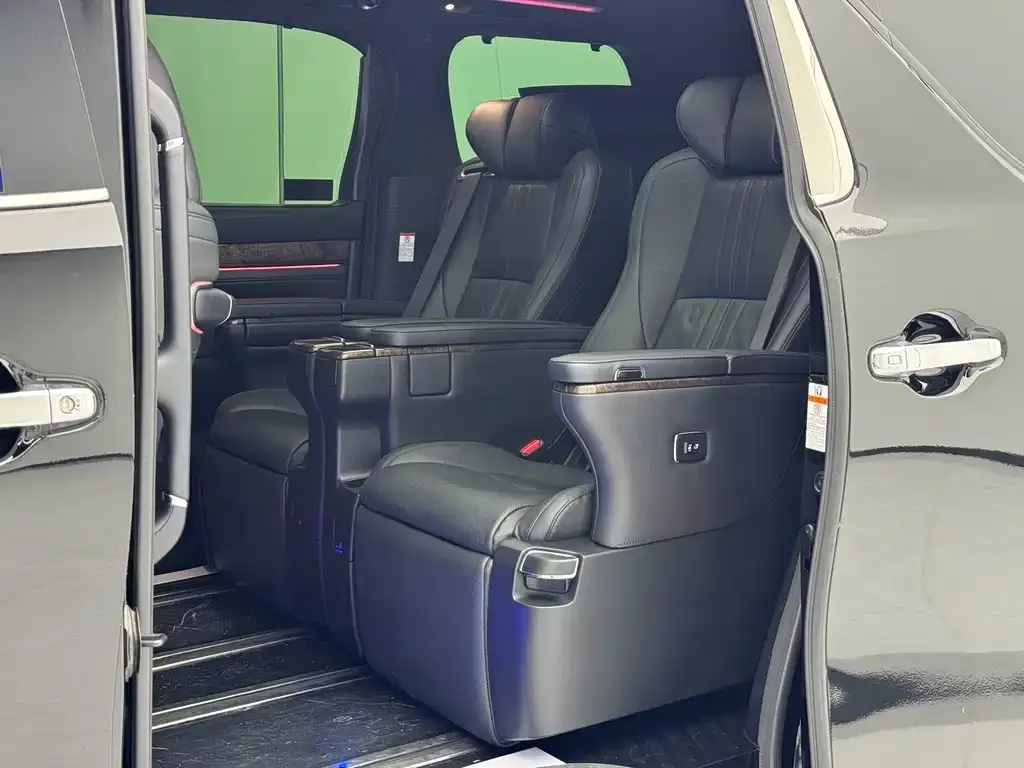 Toyota Alphard — фото 5