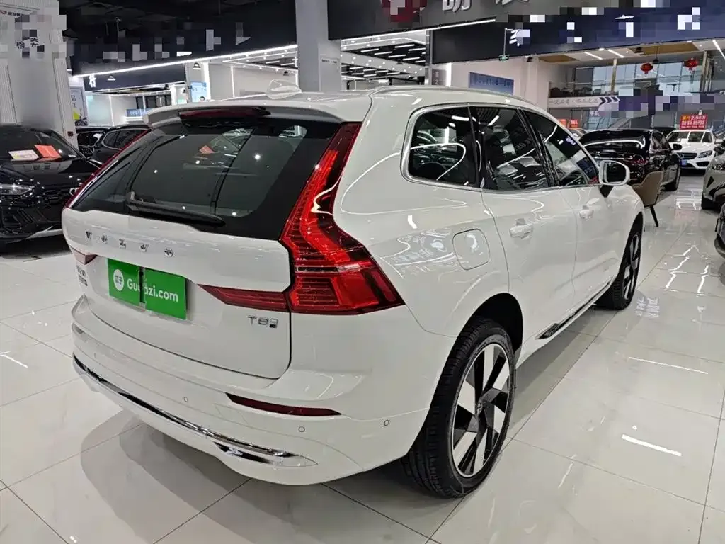 Volvo XC60 PHEV — фото 4